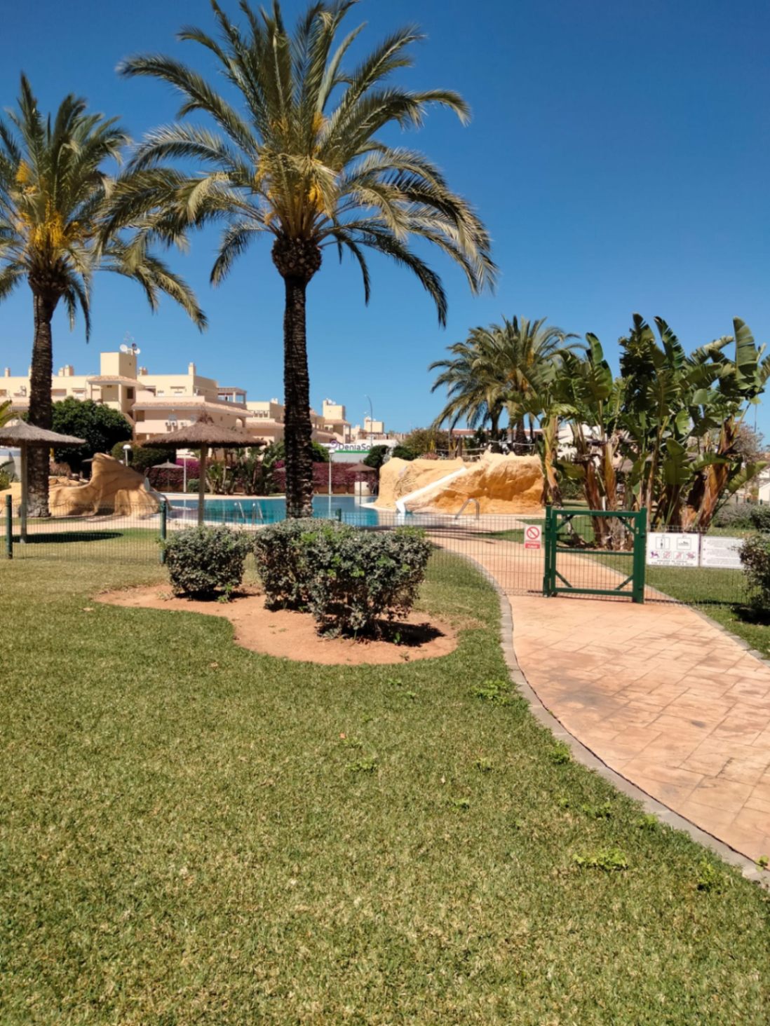 Apartamento de 3 dormitorios en una de las urbanizaciones más populares en venta.
