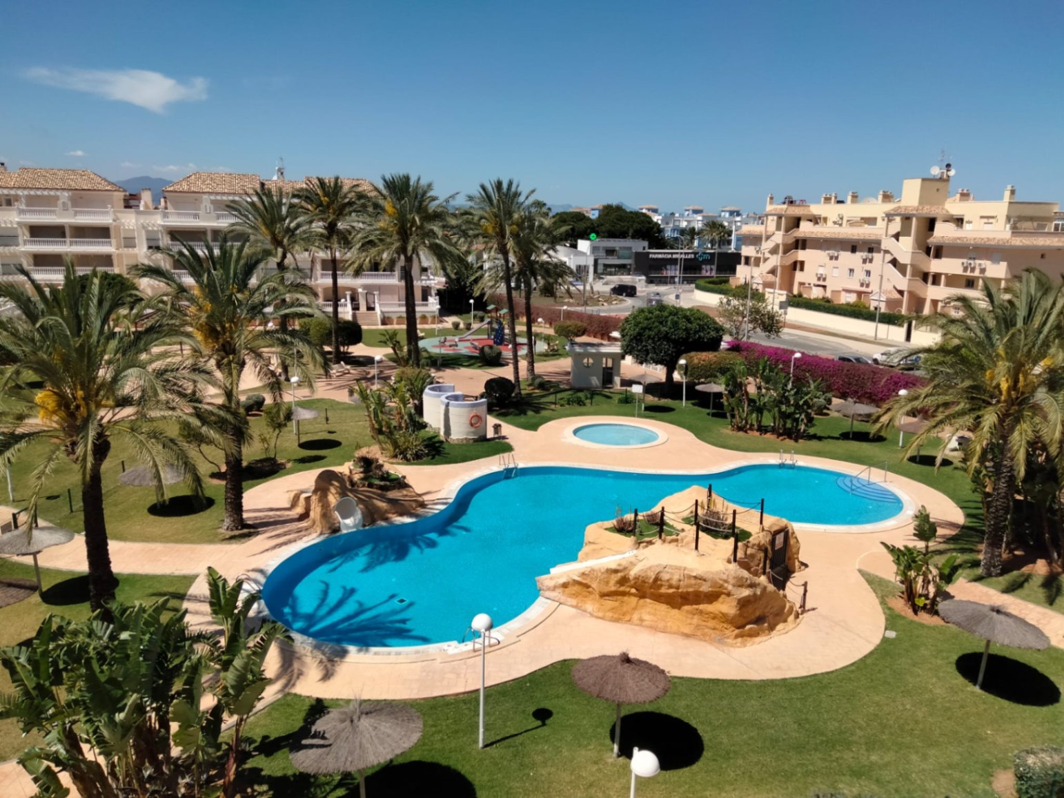 Apartamento de 3 dormitorios en una de las urbanizaciones más populares en venta.