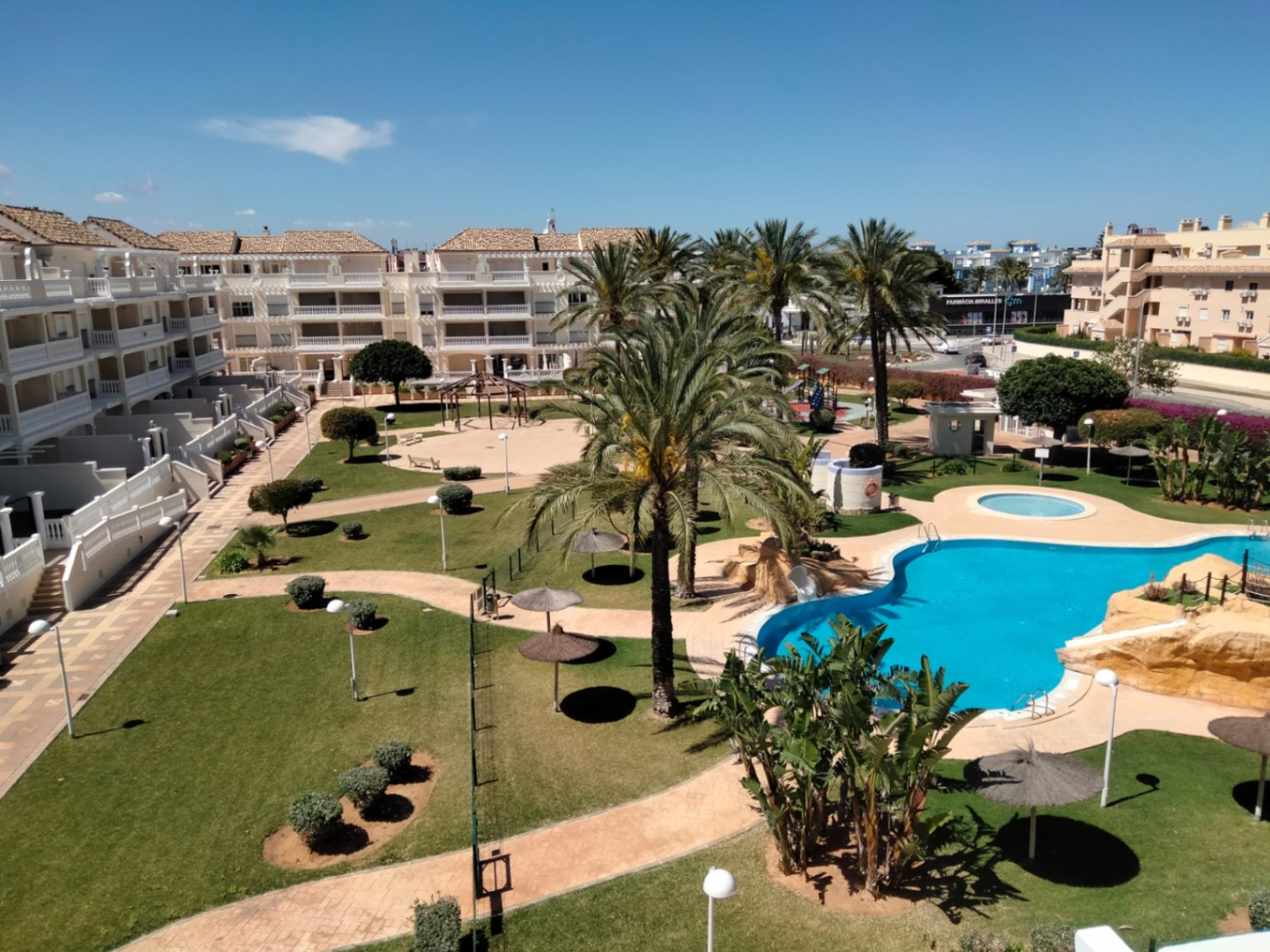 Apartamento de 3 dormitorios en una de las urbanizaciones más populares en venta.