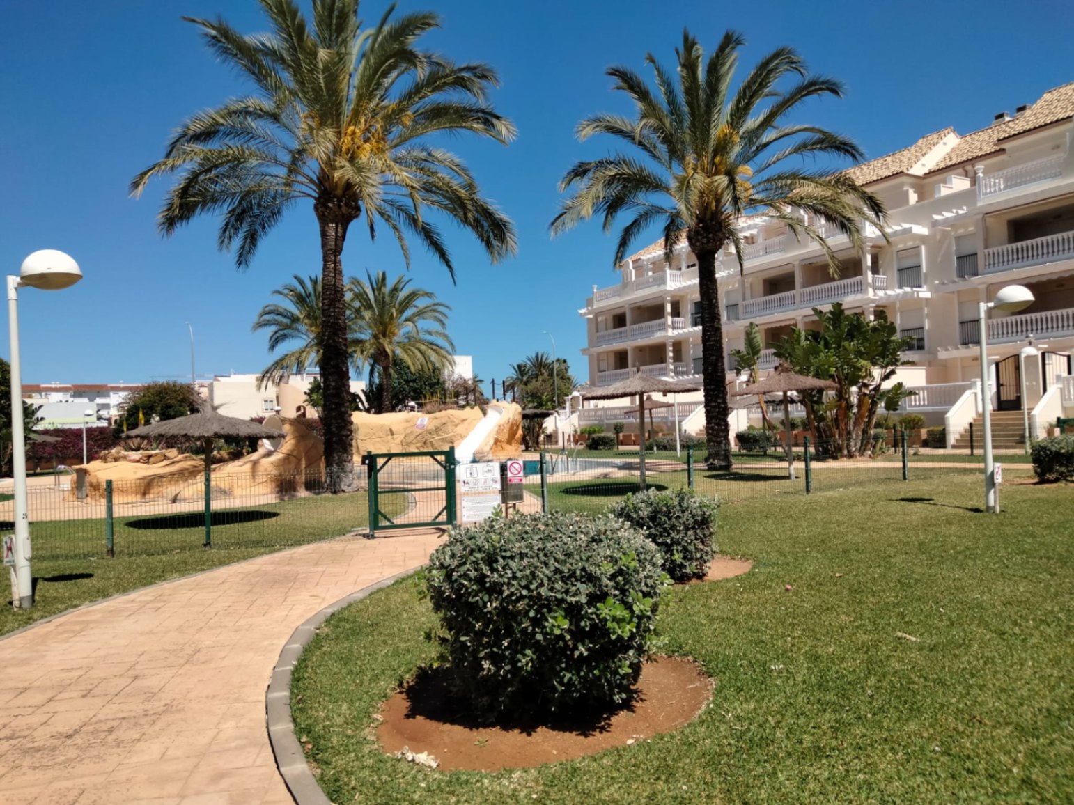 Apartamento de 3 dormitorios en una de las urbanizaciones más populares en venta.