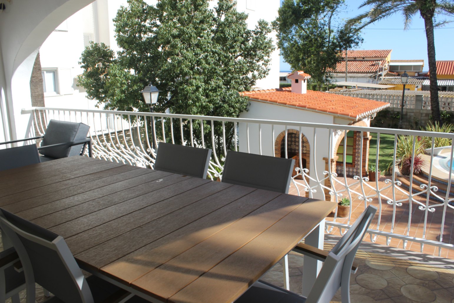 DE462 - Villa de 6 dormitorios en primera línea de una de las mejores playas de Denia