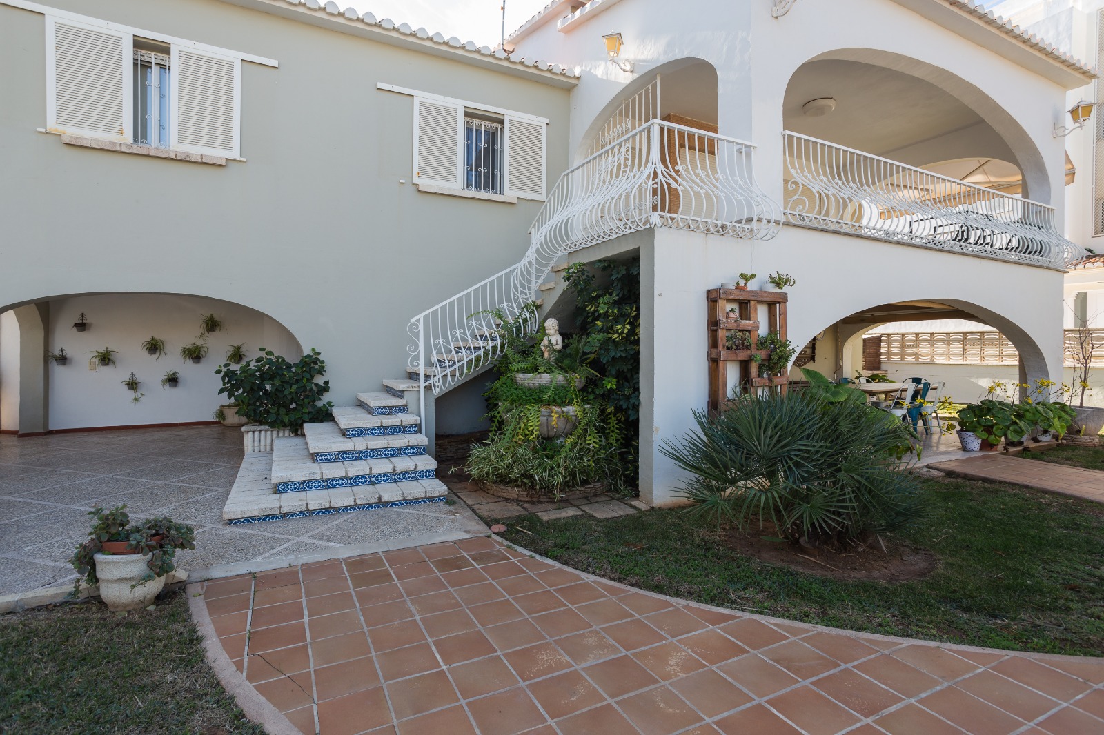 DE462 - Villa de 6 dormitorios en primera línea de una de las mejores playas de Denia